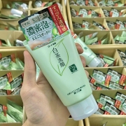 Sữa rửa mặt trà xanh Rohto của Nhật 120g