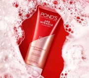 Sữa rửa mặt Pond's đỏ Thái Lan chống lão hóa 100g