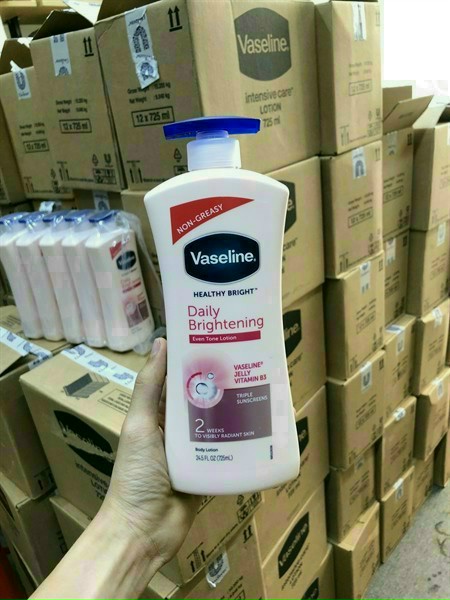 Sữa dưỡng thể Vaseline Healthy Bright hồng của Mỹ 725ml